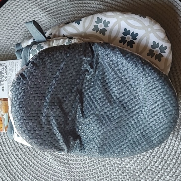 KitchenAid Mini Mitts - Picture 3 of 9